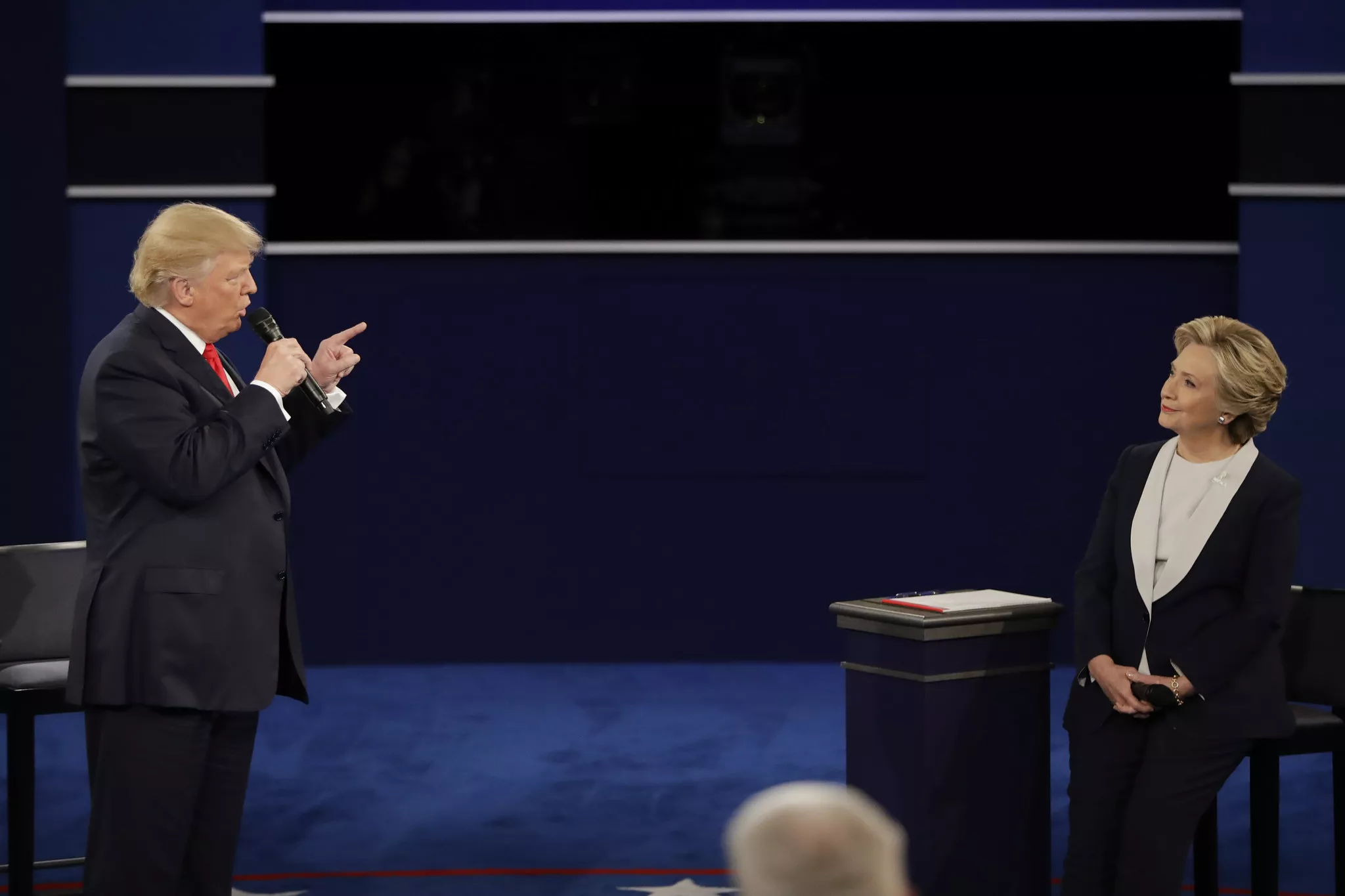 Encuestados por CNN creen que Hillary ganó aunque Trump mejoró en este debate