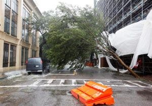 El huracán Matthew toca tierra en Carolina del Sur