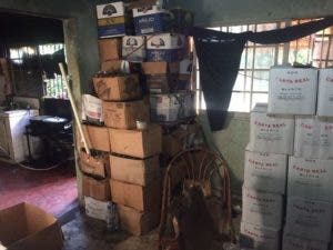 También fueron incautadas durante el proceso 467 cajas de ron marca Carta Real, 45 cajas de chaticas de whisky.