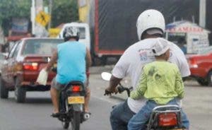 OPS pide no llevar a niños en motocicletas por la fragilidad de sus cuerpos