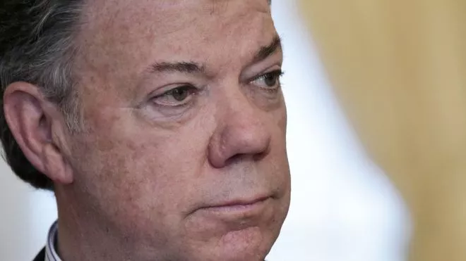 Santos dice a líderes iberoamericanos que Colombia se aferra a una paz amplia