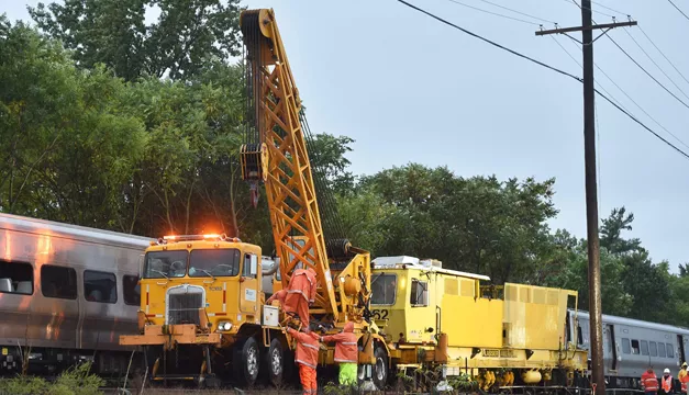 Un tren se descarrila en Long Island y deja una treintena de heridos