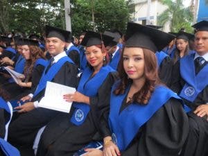 UAPA gradúa 931 profesionales en grado y postgrado