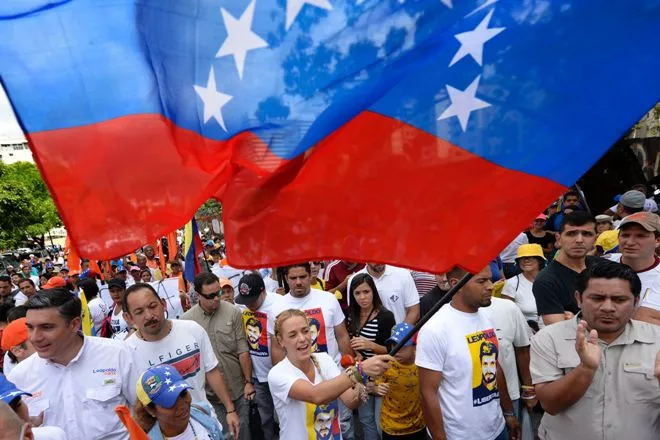 Miles de opositores comienzan a manifestarse en varias ciudades de Venezuela