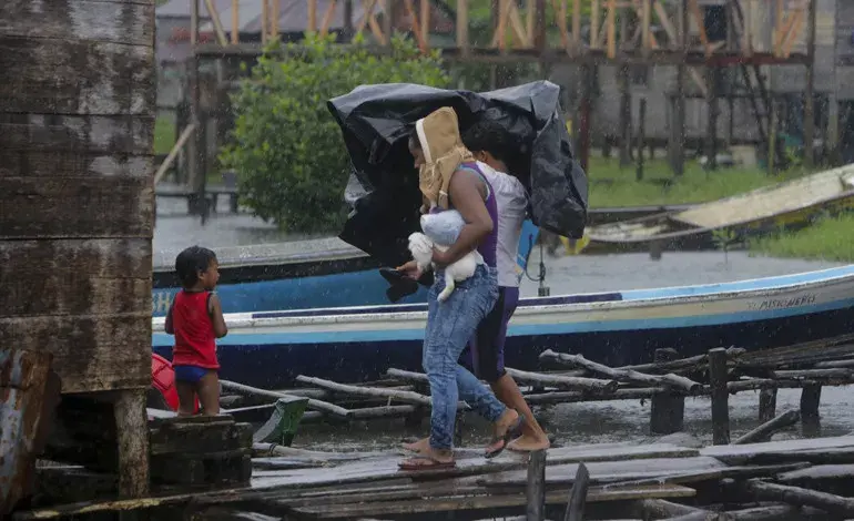 Nicaragua sigue en estado de emergencia y mantiene 258 evacuados por Otto