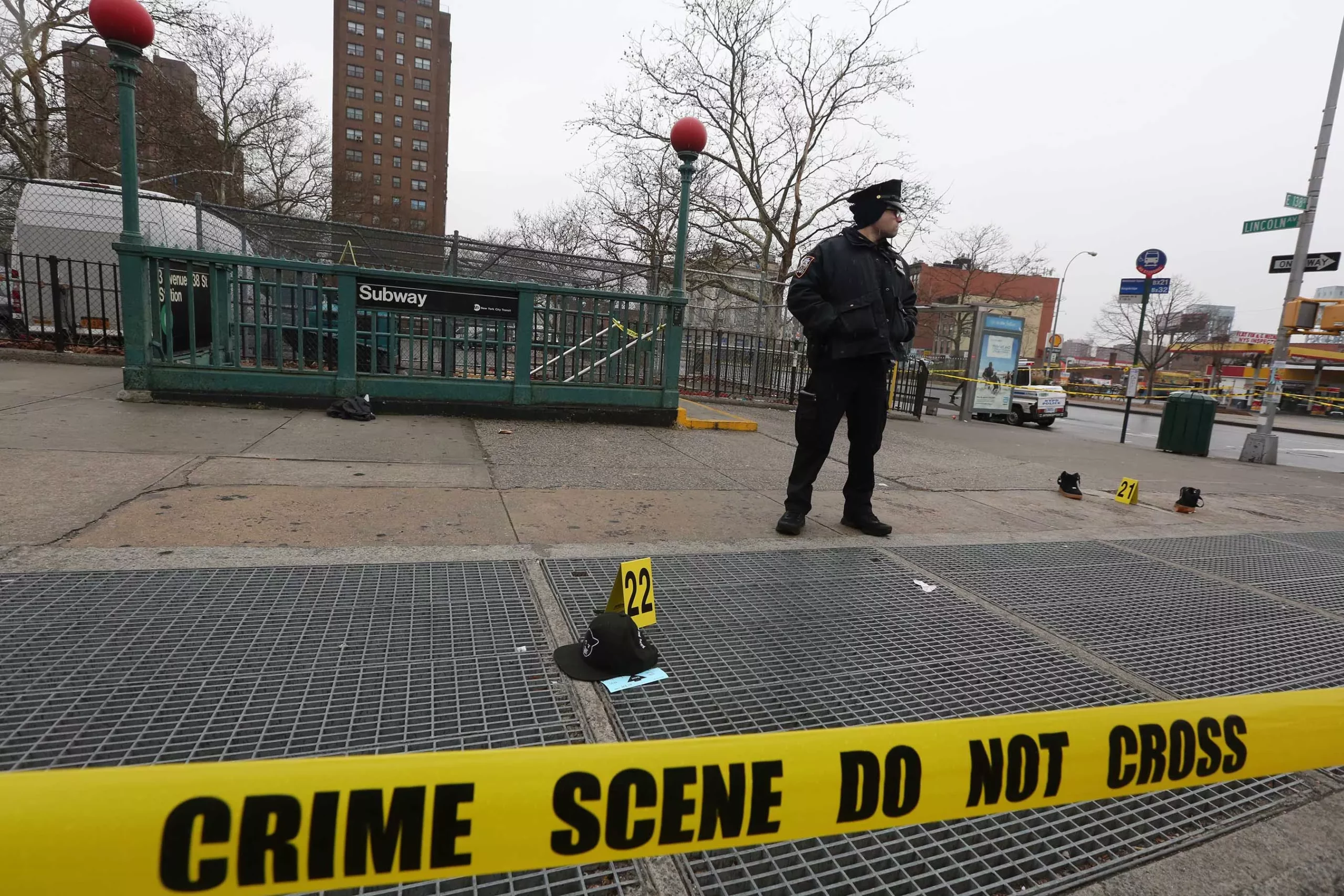 Un civil muerto y dos policías heridos en un tiroteo en El Bronx