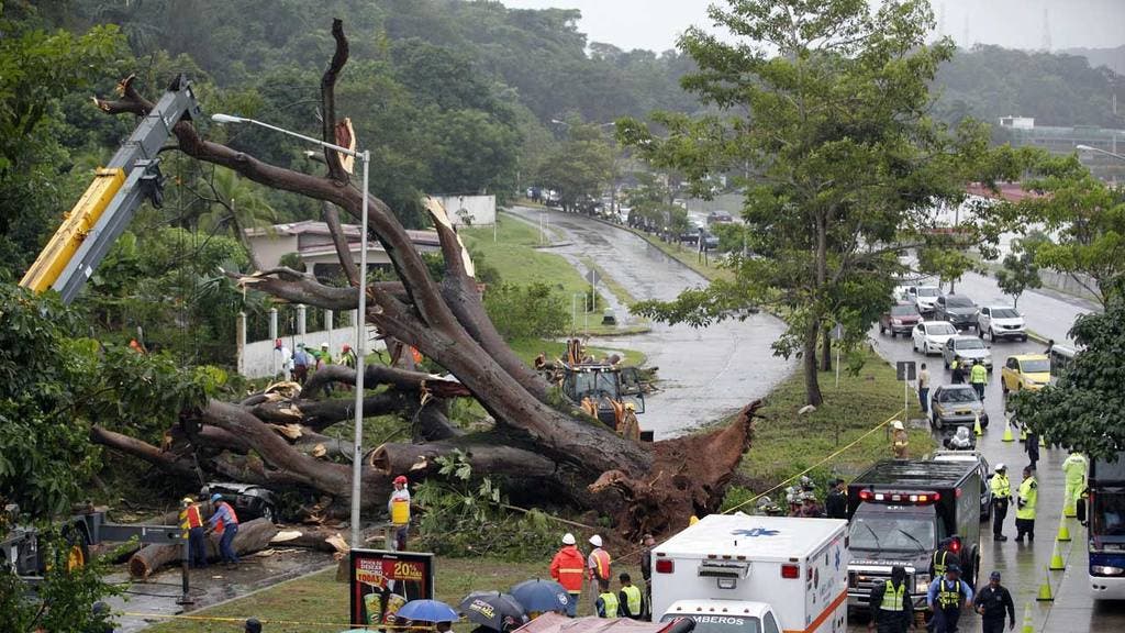 Al menos cuatro muertos y desaparecidos tras paso de huracán Otto por Costa Rica y Nicaragua