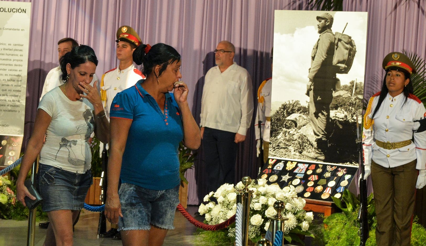 Miles de cubanos ya se despiden de Fidel