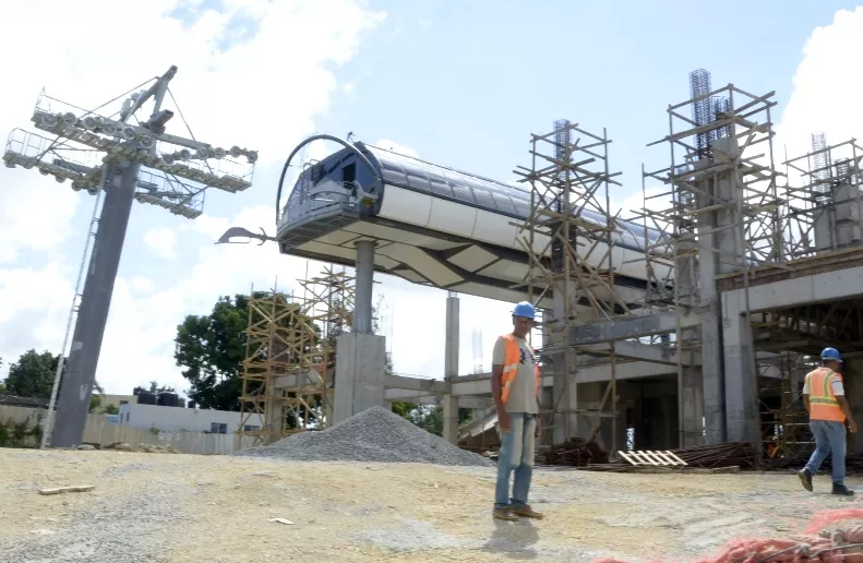 Usuarios esperan el inicio  de servicio de Teleférico Santo Domingo