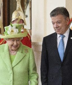 Reina Isabel recibe a presidente de Colombia