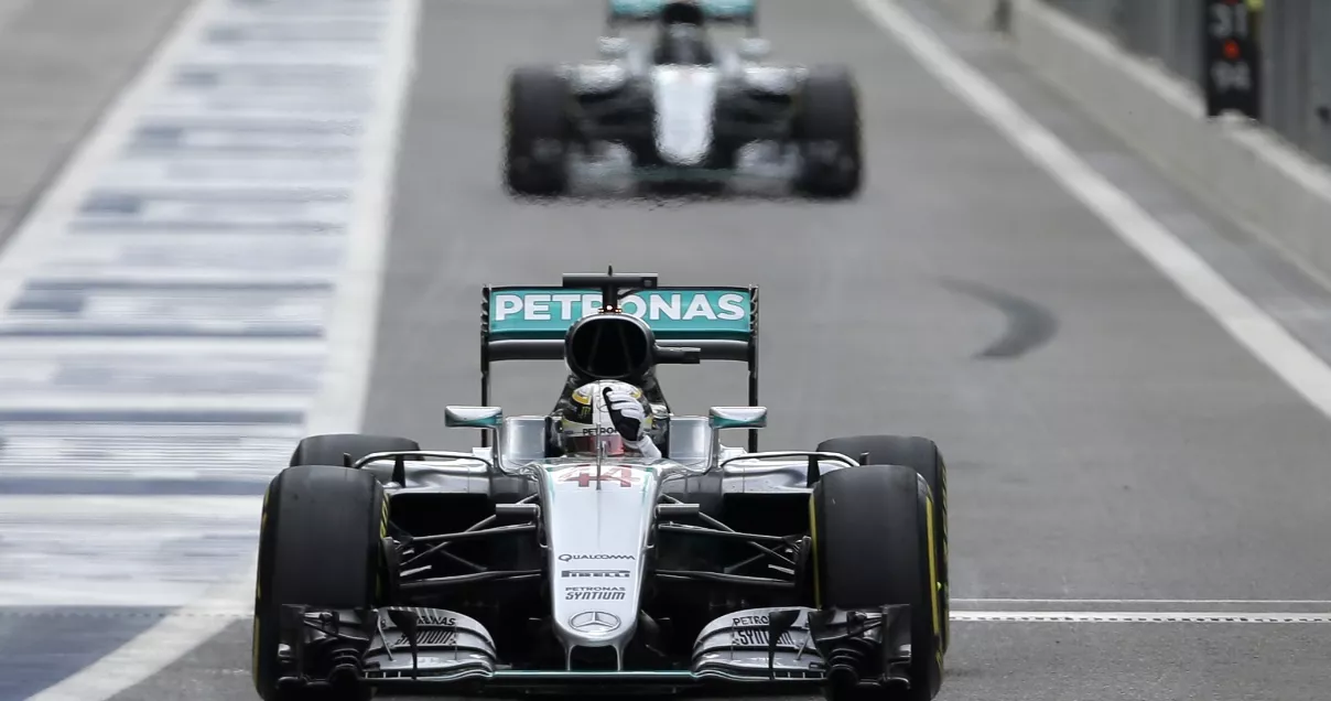 Hamilton y Rosberg en duelo a muerte