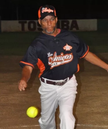 El DN presenta equipo eliminatoria softbol