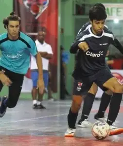 Tres colegios pasan a semifinales futsal