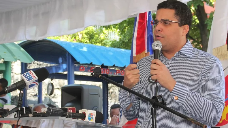 Alcalde Collado inaugura mercado en Los Guandules