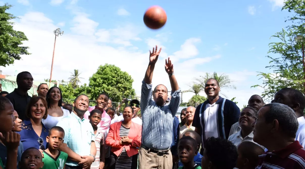 Ministerio Deportes remodelará canchas