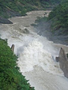 Lluvias sobre la presa de Tavera mantienen bajo alerta al Cibao