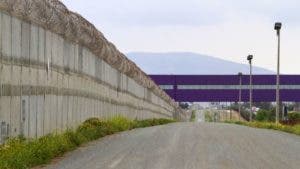 Un paso inaugurado en 2016 entre el aeropuerto de Tijuana y San Diego, de una empresa privada, llegó gracias a los esfuerzos de cooperación entre países en la frontera. 