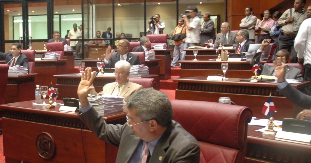 Senadores le salen al frente a Montalvo