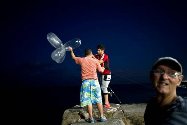 En Cuba, los condones también sirven para capturar peces