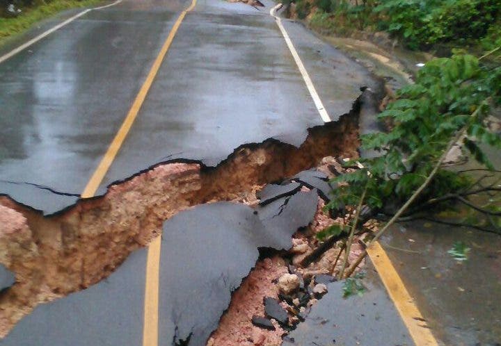 Se hunde tramo de la carretera El Limón, en Samaná