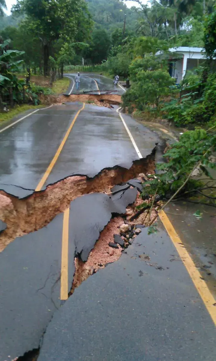 Se hunde tramo de la carretera El Limón, en Samaná