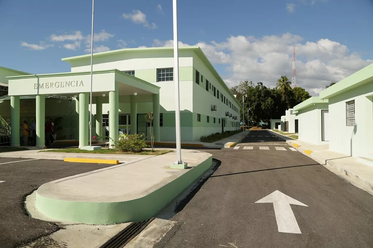 Gobierno inaugura moderno hospital en Pedernales