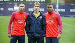 Justin Bieber pasa una mañana con las estrellas del Barça