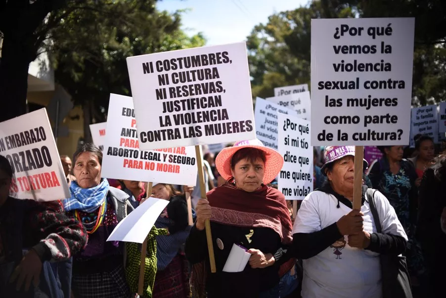 Mujeres ganan las calles en Latinoamérica y otras regiones contra feminicidios