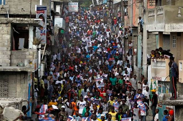 Policía disuelve protestas tras elecciones en Haití