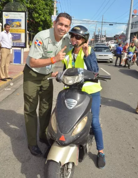 Miles de conductores asumen compromiso de respetar normas de tránsito