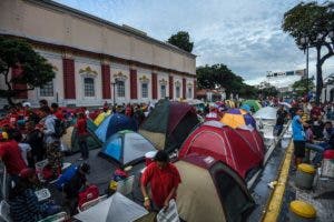 Chavismo se moviliza en respaldo a Maduro con diálogo político de fondo