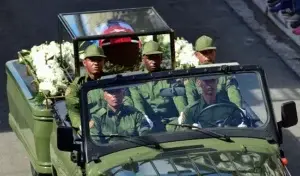 Cenizas de Fidel Castro salen en caravana al este de Cuba