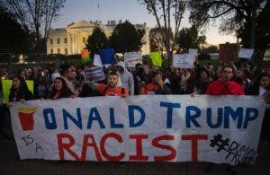 Continúan protestas contra Donald Trump; los llaman hipócritas