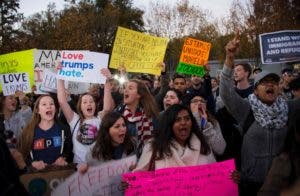 Anti President-elect Donald Trump protesters chant outside the White House in Washington, DC, November 10, 2016. Protesters burned a giant orange-haired head of Donald Trump in effigy, lit fires in the streets and blocked traffic as rage over the billionaire's election victory spilled onto the streets of major US cities. / AFP / JIM WATSON