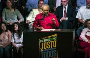 Lula da Silva reitera su inocencia y recibe apoyo de intelectuales y clase artística