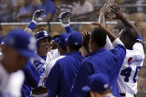 Tigres del Licey vencen Gigantes y marchan tercero en béisbol dominicano