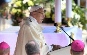 El papa condena la violencia y explotación practicada contra los menores