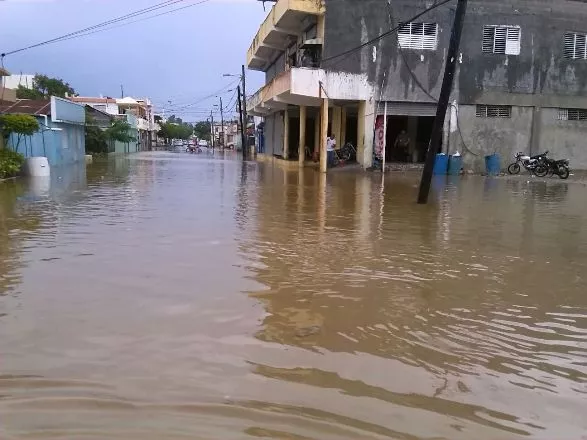 Defensa Civil realiza evacuaciones en provincias afectadas por lluvias