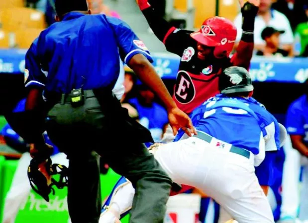 Tigres del Licey vencen Leones y marchan segundo en béisbol dominicano