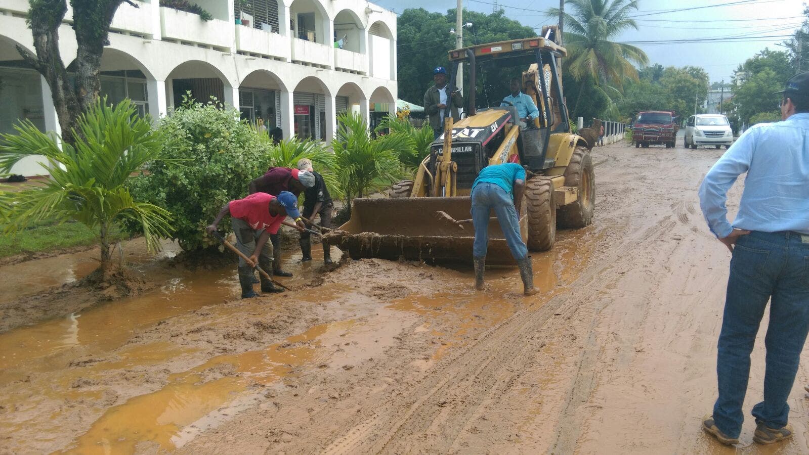 Autoridades de Samaná piden Gobierno envíe equipos pesados para remover escombros