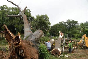 Huracán Otto deja lluvias torrenciales al cruzar Nicaragua