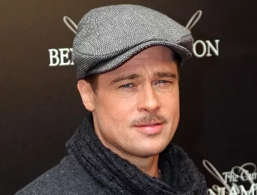 Brad Pitt acusa a Angelina Jolie de comprometer la intimidad de sus hijos