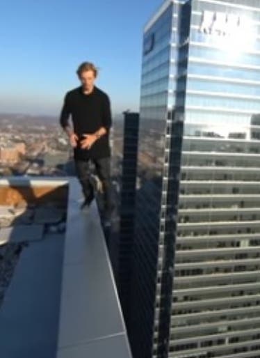 Un Youtuber arriesga su vida en las alturas