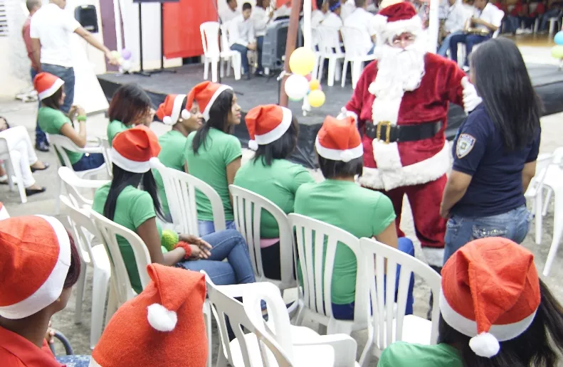 Centro para adolescentes realiza fiesta navideña