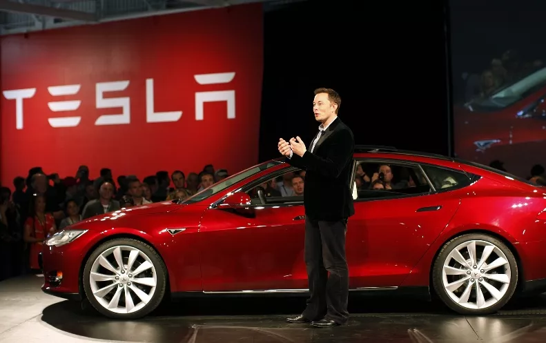 Tesla aumenta líneas de crédito