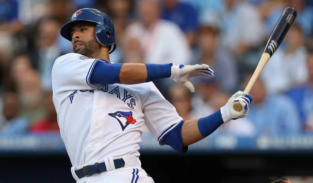 Toronto coquetea con retener a José Bautista