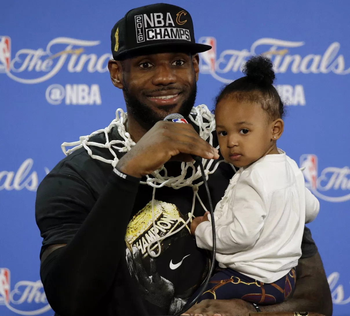 LeBron James fue electo el Atleta del Año de AP