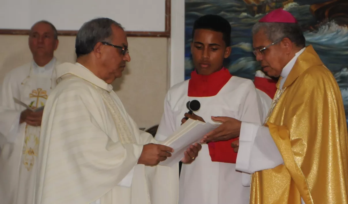 Ozoria posesiona al Vicario Episcopal SDE