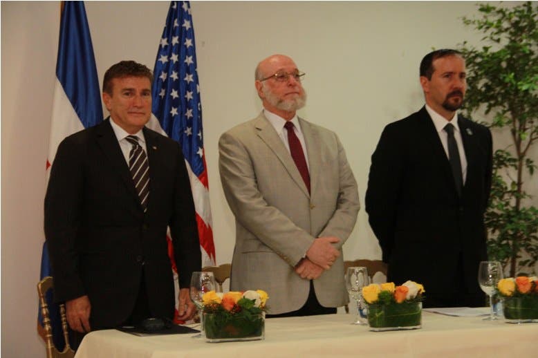 Cultura recibe de la Embajada de EEUU 23 piezas taínas que habían sido importadas ilegalmente a Puerto Rico
