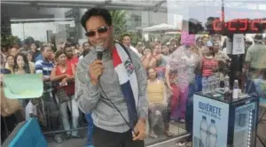 Dominicano Carlos Silver rompe récord Guinnes tras cantar durante 106 horas seguidas